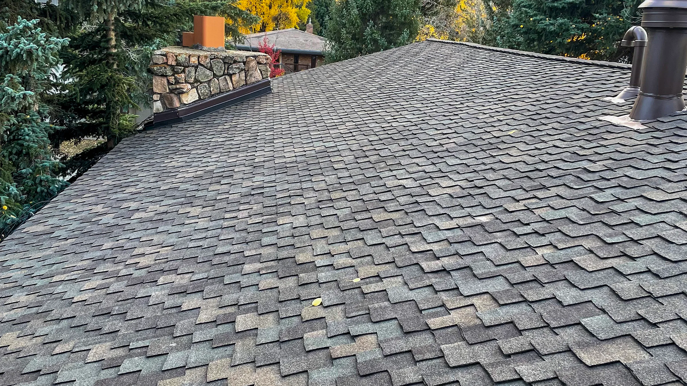 Completed Presidential asphalt shingle roof on a mountain home